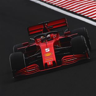 Hamilton vince in Ungheria: Vettel sesto, altra gara senza punti per Leclerc