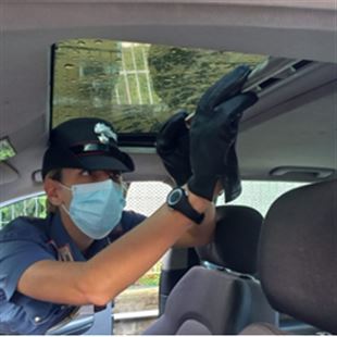 Cocaina nascosta nel tettino dell’auto: giovane arrestato a Pozza