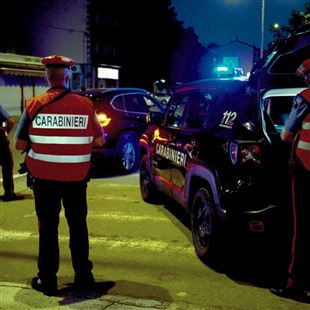 Tre patenti sospese e una denuncia per porto d'armi durante i controlli notturni